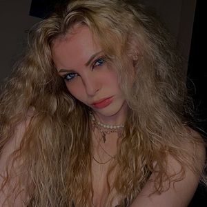 Meet your Posher, Maya